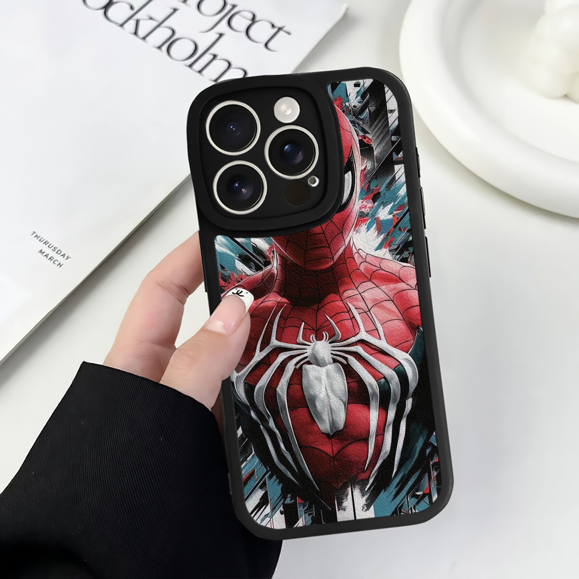 （画像用） Spider Man スパイダーマン 【iPhone 16シリーズ対応】シリコンスマホケース（レザー調） 材質：シリコン